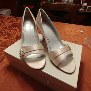 Like new size 8 1/2 gracias  white silk high heels